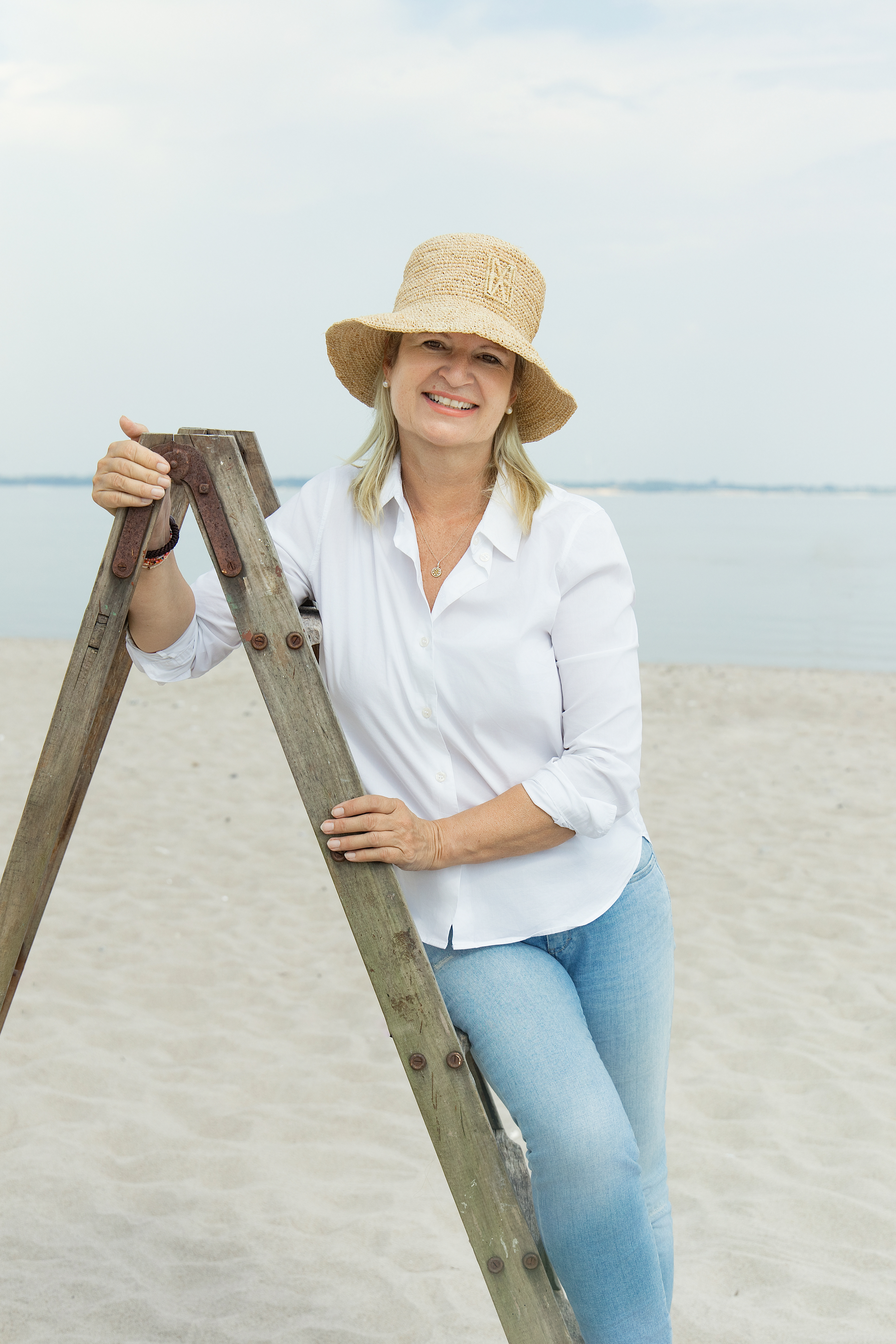 Portrait Strandshooting Kiel mit Strohhut